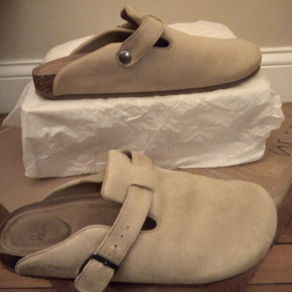 Walmart brand clogs size 10